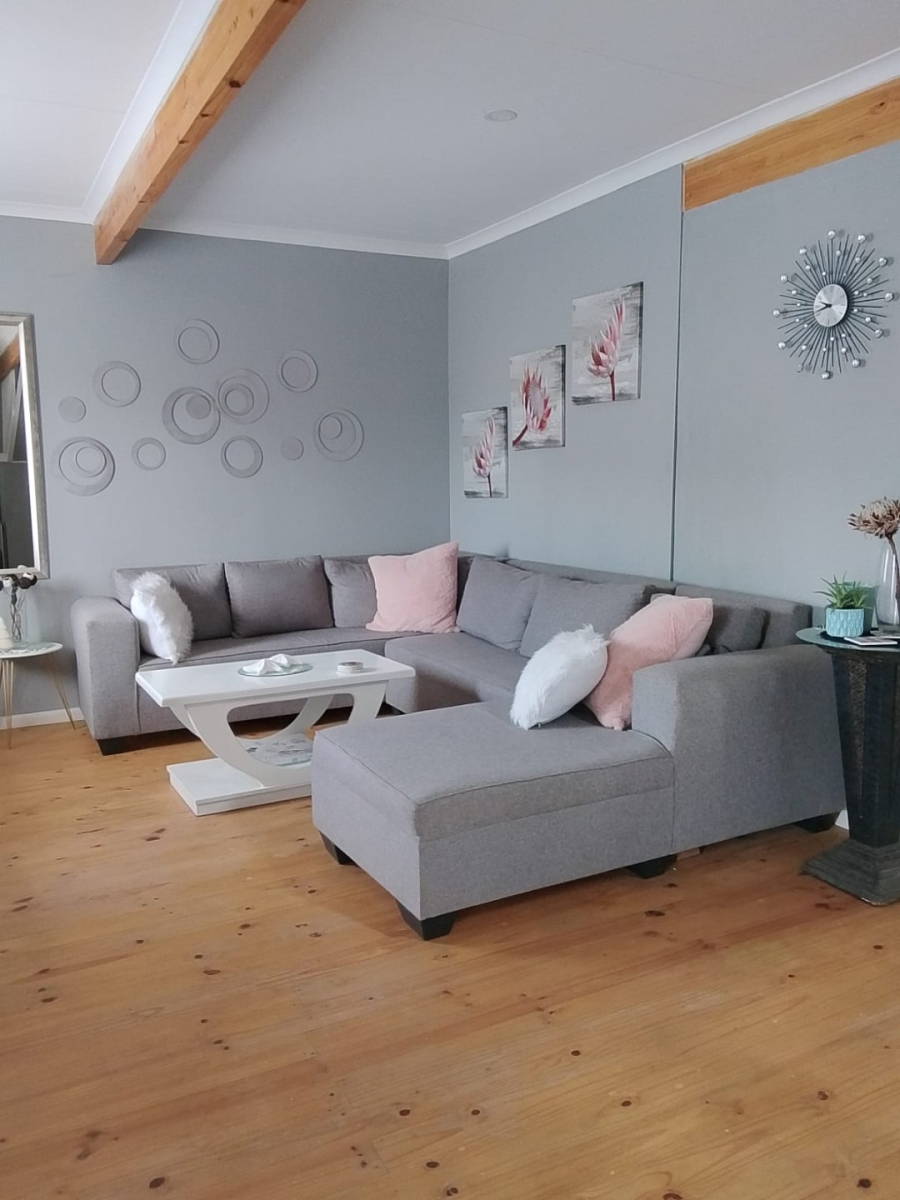 4 Bedroom Property for Sale in Kleinkrantz Western Cape